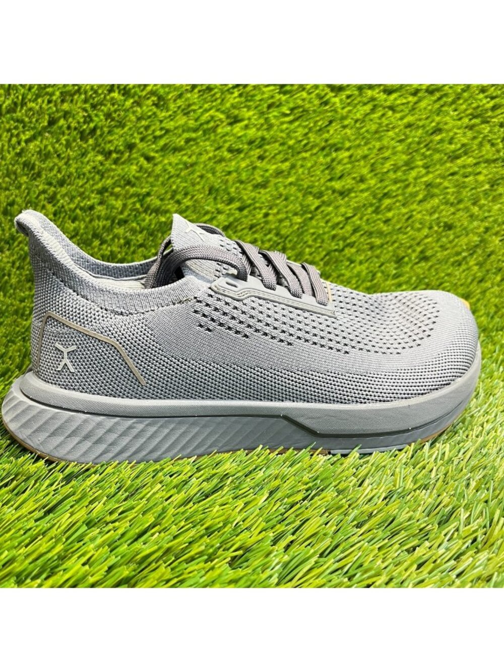 Flux Footwear Adapt Runner Gray Gum Womens Size 6.5 Athletic Knit Shoes Sneakers